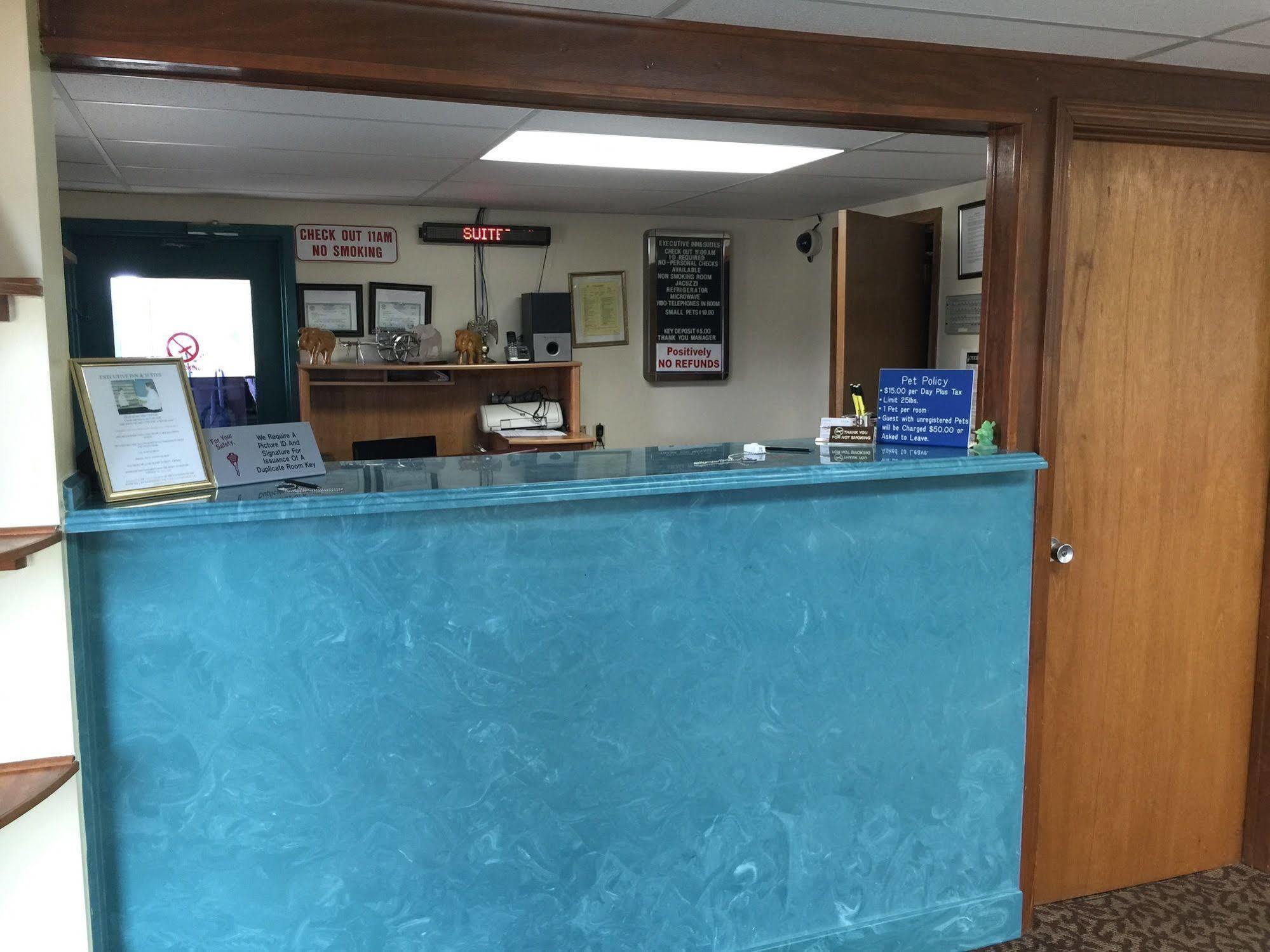 Executive Inn And Suites Dyersburg Buitenkant foto