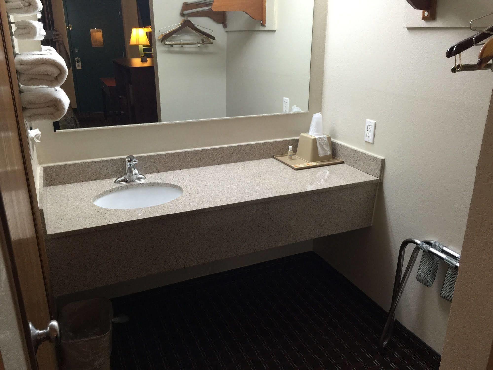 Executive Inn And Suites Dyersburg Buitenkant foto